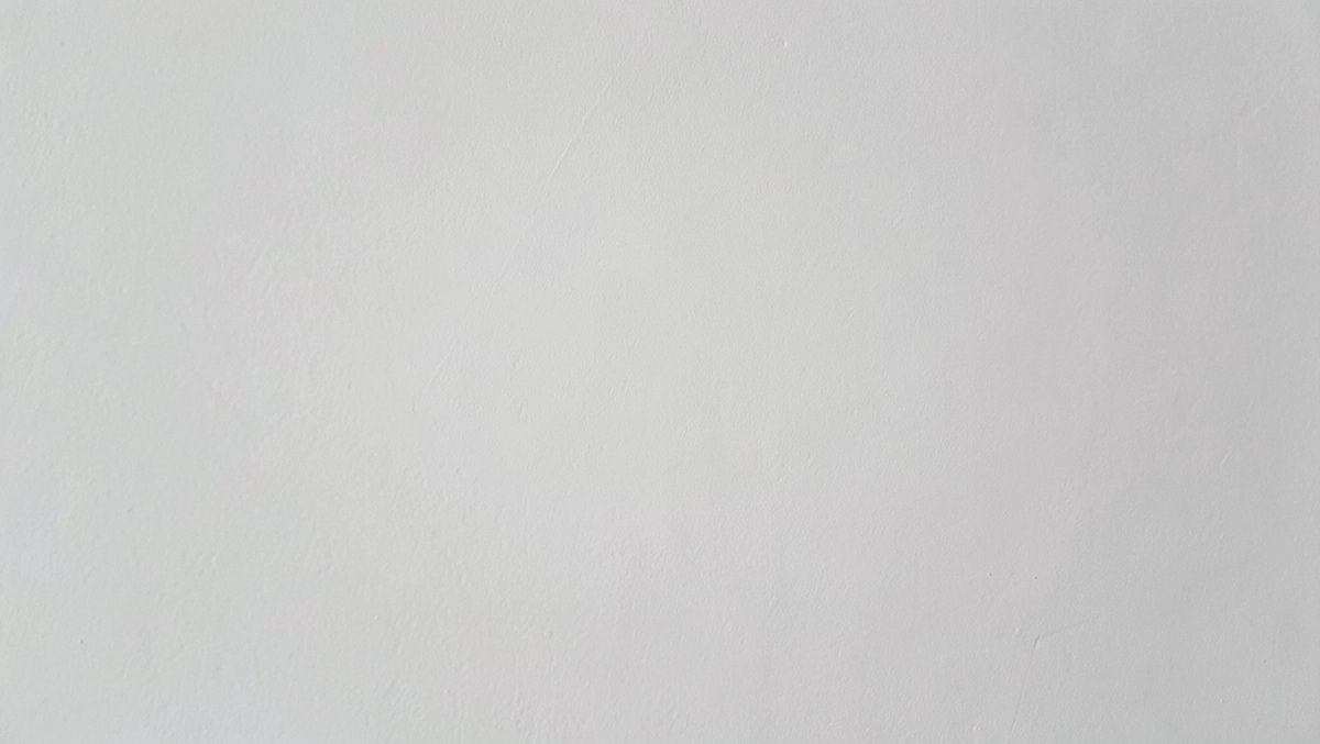 cienka warstwa tynku gipsowego