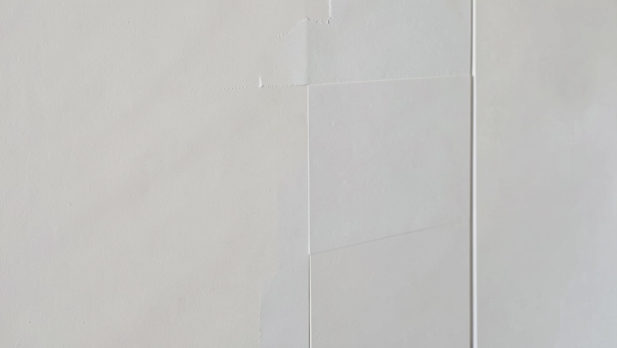 Jak kleić panele winylowe na ścianę