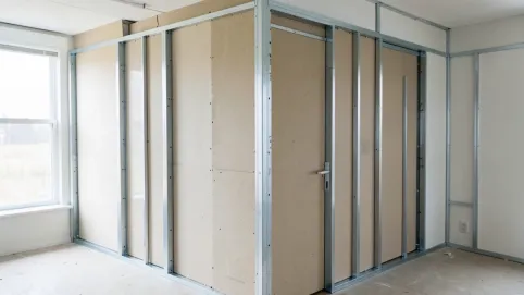 budowa ścianki działowej z drzwiami